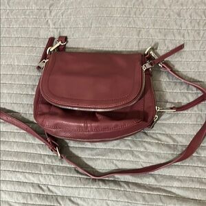 ☀️ 2/$12 Elegant Burgundy Crossbody Bag